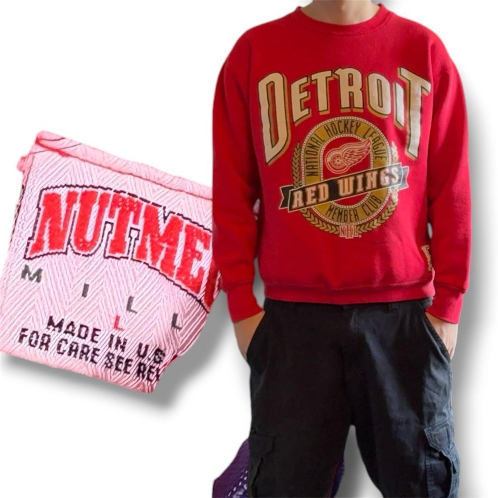 Red Vintage Detroit Redwings Sweatshirt Graphic Nutmeg 90’s NHL Red Wings